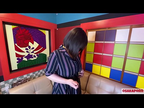 ❤️ Cutie Japanese pẹlu awọn omu nla ṣe baraenisere pẹlu awọn nkan isere ibalopọ ati pe o ni orgasm kan. O sọrọ ninu ifọrọwanilẹnuwo kan nipa iriri onibaje rẹ. Awọn ori omu nla ati obo ti o ni irun ti n kerora. Osaka onihoho ️❌ Fidio furo